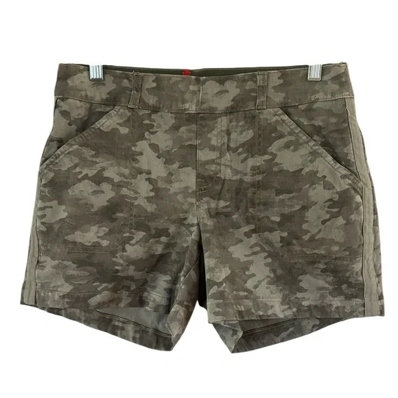 SPANX Gray Camo Twill Stretch Shorts Urban Camouflage size Medium - Picture 2 of 6